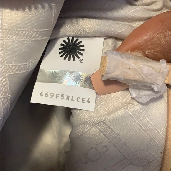 UGG Women’s Janey Crossbody Faux Fur - Picture 6 of 6